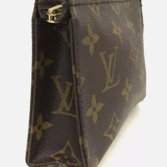 Louis Vuitton Monogram Poche Toilette 15 Cosmetics PouchโPurse/4AE0361 - Picture 2 of 6